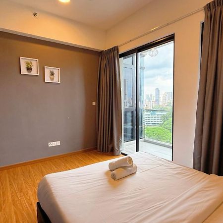 Beacon Executive Suite - City View - By Iz George Town  Kültér fotó