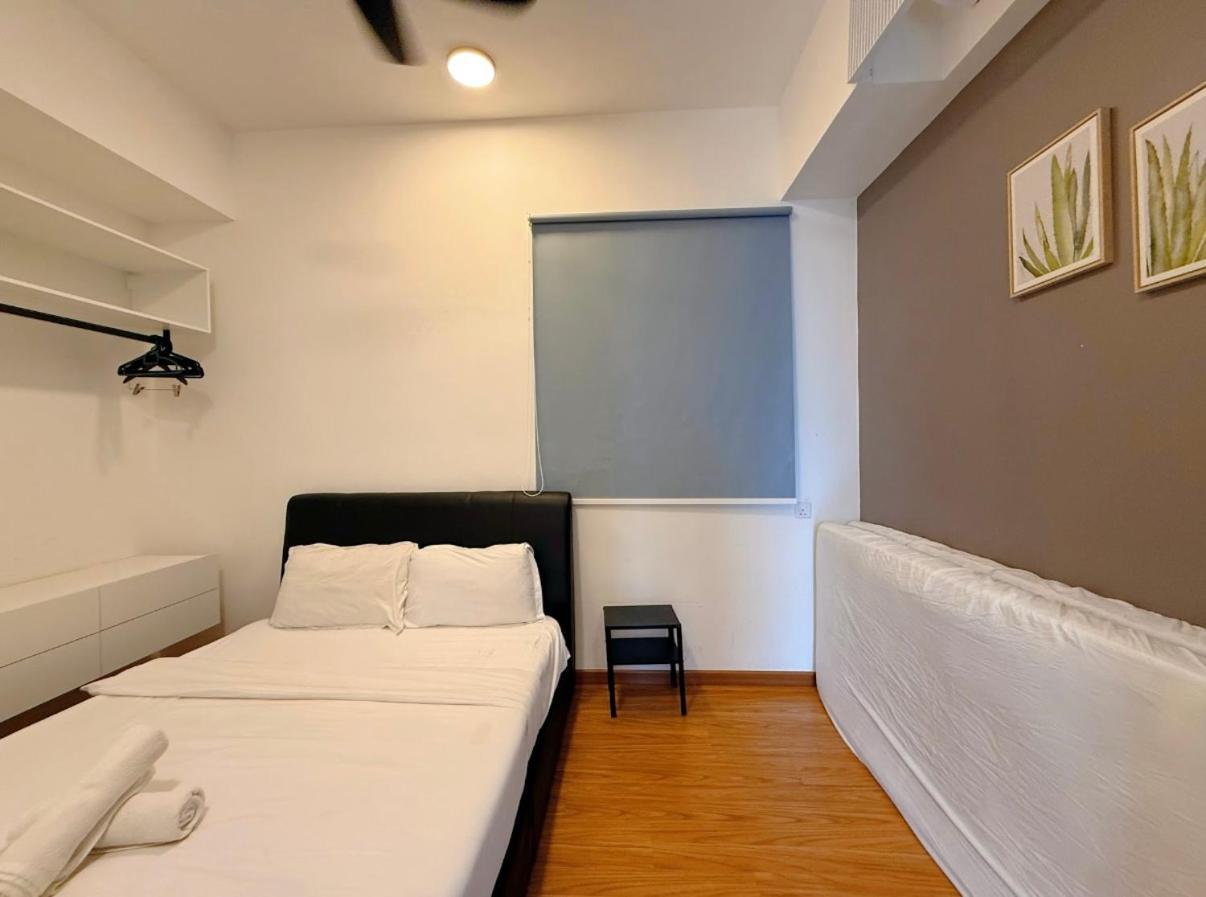Beacon Executive Suite - City View - By Iz George Town  Kültér fotó