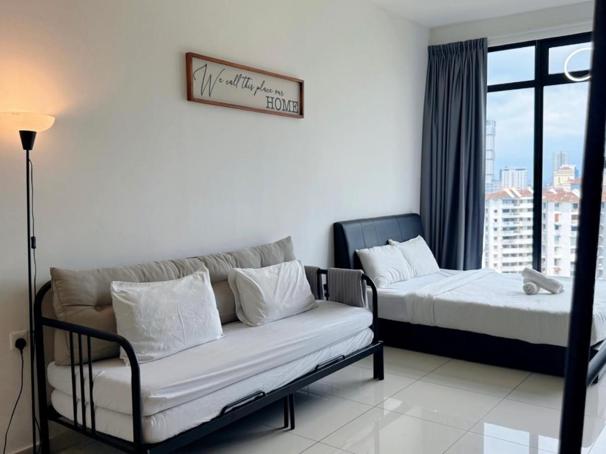 Beacon Executive Suite - City View - By Iz George Town  Kültér fotó