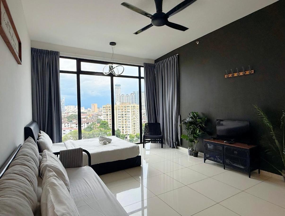 Beacon Executive Suite - City View - By Iz George Town  Kültér fotó