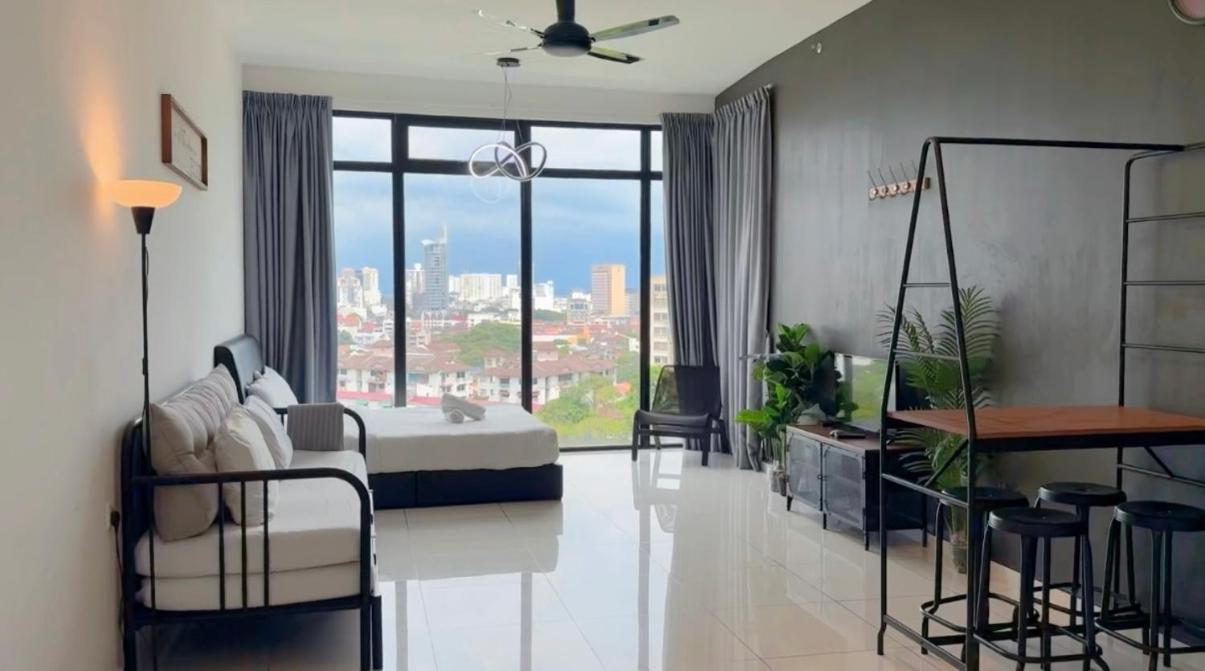 Beacon Executive Suite - City View - By Iz George Town  Kültér fotó