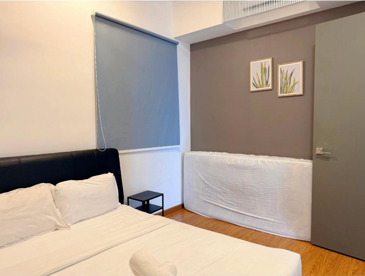 Beacon Executive Suite - City View - By Iz George Town  Kültér fotó